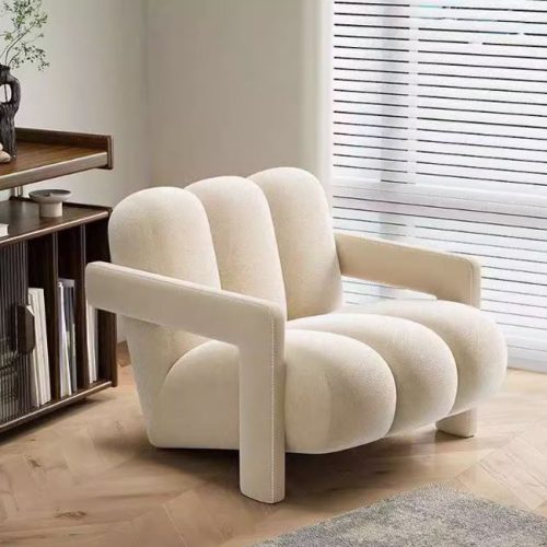 RUVIQ ACCENT CHAIR